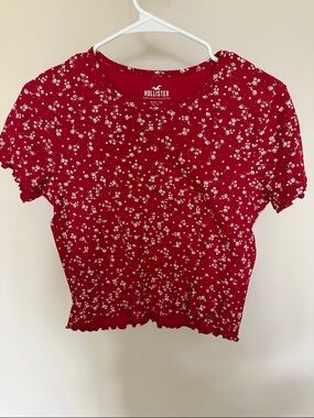 Hollister Red and white Floral Lettuce-Trim Tee size medium